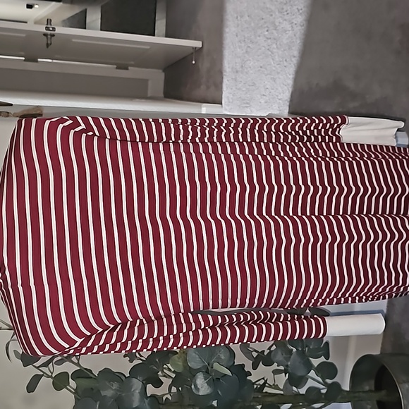 MAGIC FIT - burgundy striped cardigan size medium - Picture 3 of 5